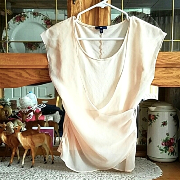 GAP Tops - GAP TOP ~🎊HP🎊